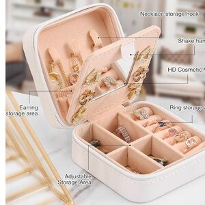 NWT white small travel jewelry box with mirror, organizer, 4“ x 4“ x 2“, zipper